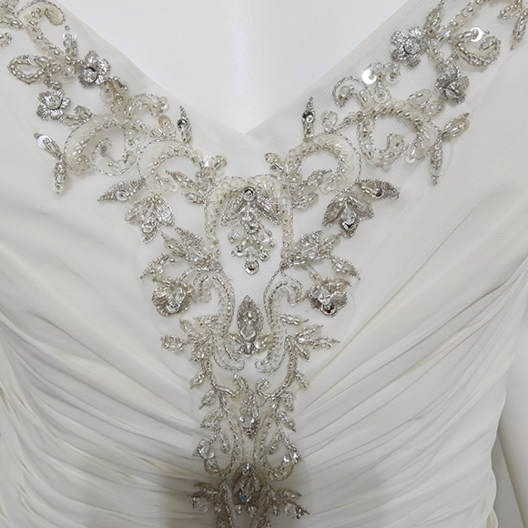 NWT Alfred Angelo Ivory Metallic Modern Fit Wedding Gown Size 10 - Picture 3 of 12